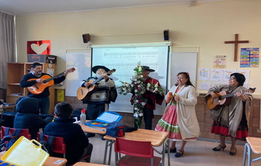 Cruz de Mayo pasó por nuestro colegio