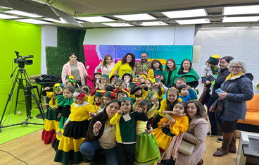 Estudiantes del PreKinder B visitan estudio de TV