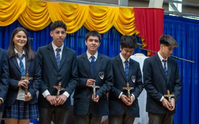 Estudiantes de 4° año de Enseñanza Media reciben Cruz de Envío