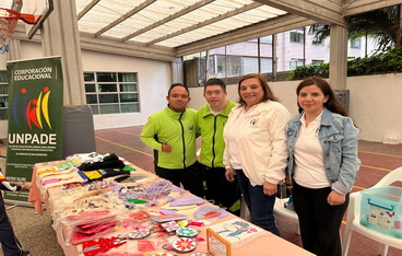 1° Feria Navideña con la  Participación de Diversos Establecimientos Educativos y Talleres Laborales