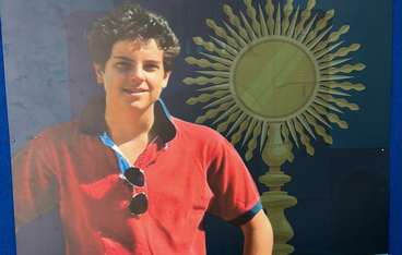Visita a nuestro colegio de reliquia de Carlo Acutis