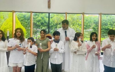 Ocho Estudiantes del IHC Reciben el Sacramento del Bautismo