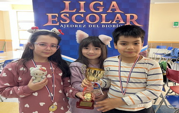 ¡Jaque Mate al Éxito! Estudiantes del ACLE de Ajedrez Logran Histórico Tercer Lugar en Liga Escolar del Biobío.