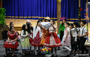 ¡Éxito Total! El ACLE de Teatro encanta con la clásica “Pérgola de las Flores”