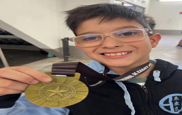 Andrés Malave, estudiante de 5to básico B, un gigante del Karate