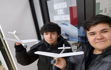 Estudiantes del Instituto de Humanidades vivieron una experiencia de investigación en Ingeniería Aeroespacial de la Universidad de Concepción