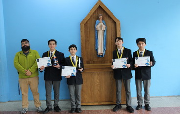 Institutanos ganadores del CHILE BRILLIANT BLUE CHALLENGE 2026 se reúnen con la Rectora