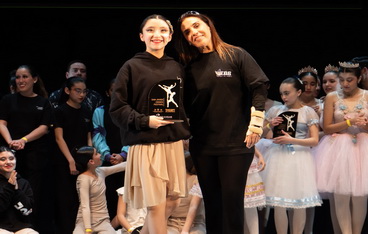¡Orgullo! Trinidad Monges Jang, alumna de 6° Básico A, ha alcanzado destacados reconocimientos en el ámbito de la danza a nivel regional y nacional, representando al Centro Cultural y Deportivo Rapsodia Center